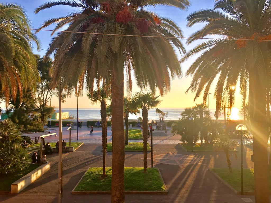 Casa Giulia - Apartment Beachfront With 2 Bedrooms, Air Conditioning And Private Parking, Just 30 Meters From The Beach Sestri Levante Buitenkant foto