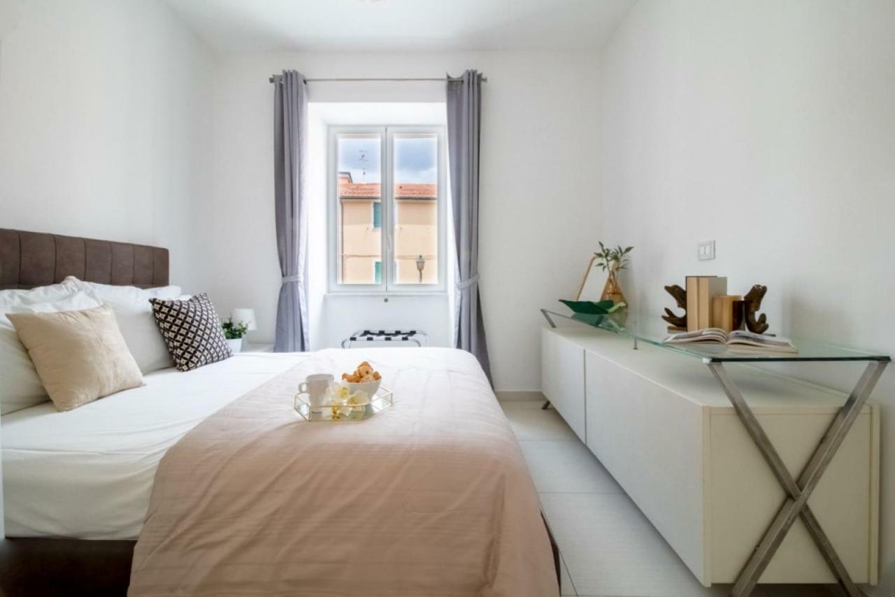Casa Giulia - Apartment Beachfront With 2 Bedrooms, Air Conditioning And Private Parking, Just 30 Meters From The Beach Sestri Levante Buitenkant foto