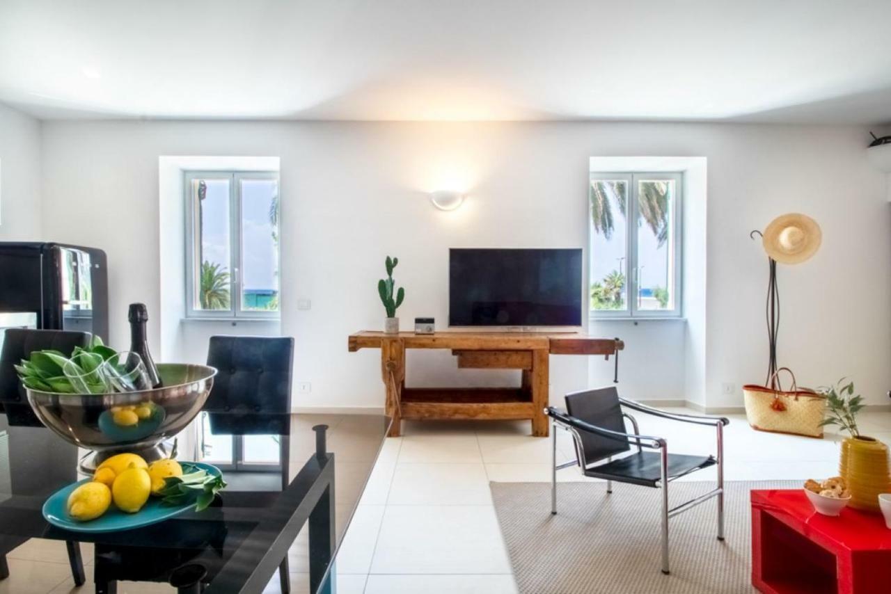 Casa Giulia - Apartment Beachfront With 2 Bedrooms, Air Conditioning And Private Parking, Just 30 Meters From The Beach Sestri Levante Buitenkant foto