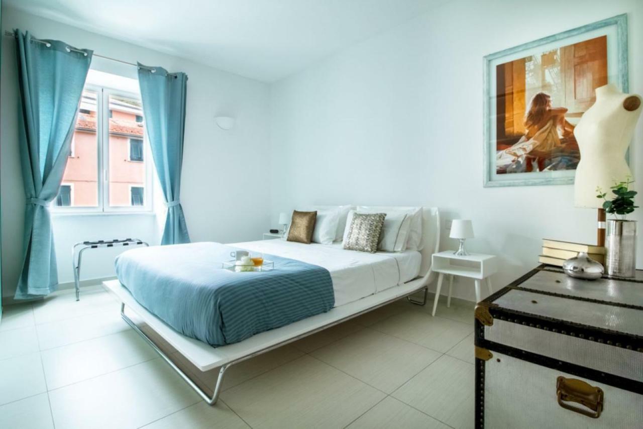 Casa Giulia - Apartment Beachfront With 2 Bedrooms, Air Conditioning And Private Parking, Just 30 Meters From The Beach Sestri Levante Buitenkant foto