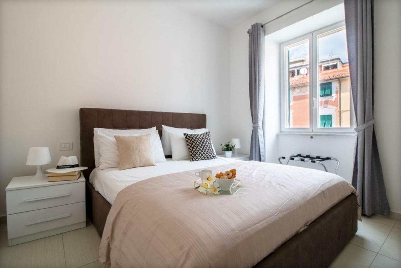 Casa Giulia - Apartment Beachfront With 2 Bedrooms, Air Conditioning And Private Parking, Just 30 Meters From The Beach Sestri Levante Buitenkant foto